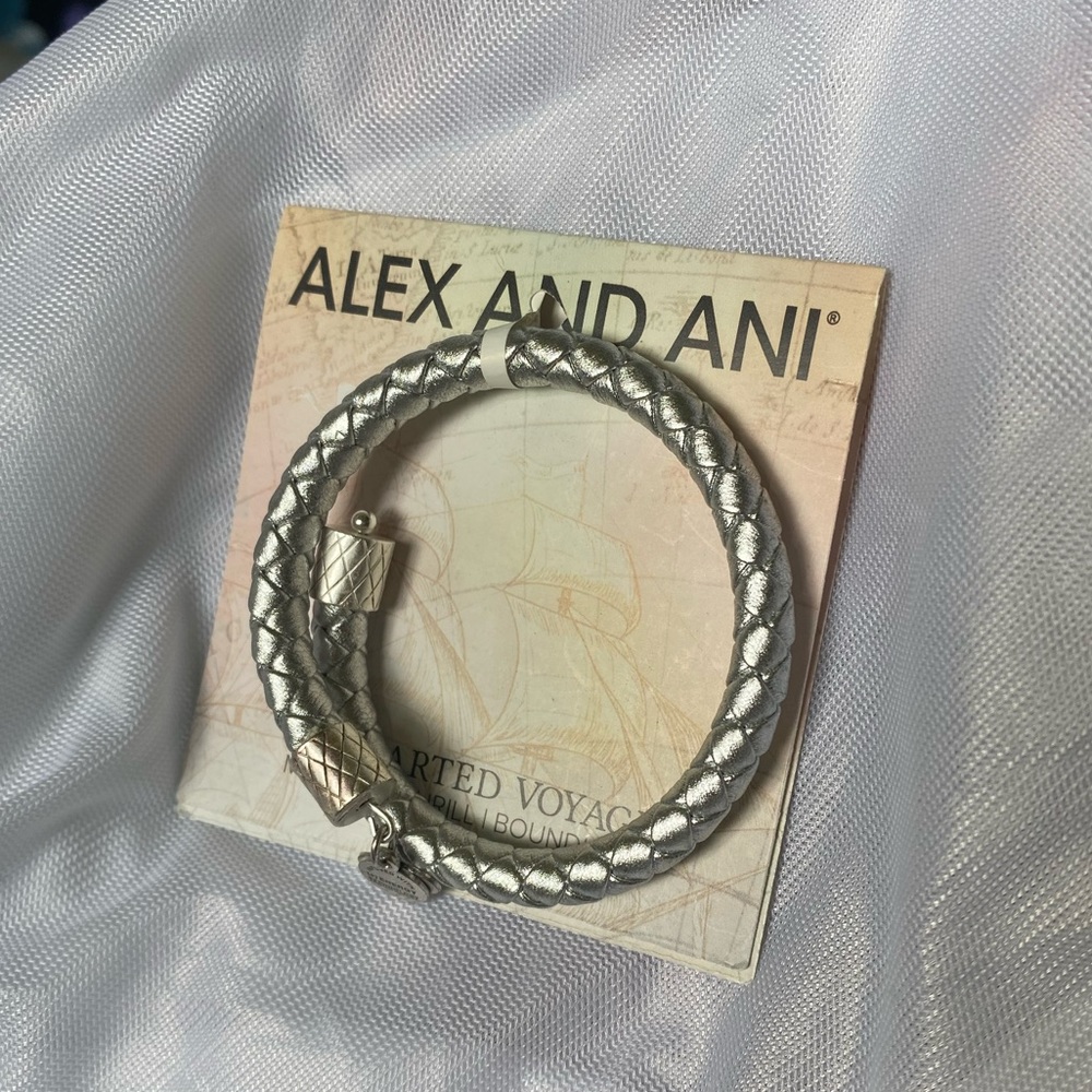 RARE Wanderlust Alex and Ani 🎄